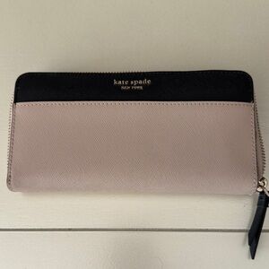 Kate Spade Black and Cream Wallet great condition like new.